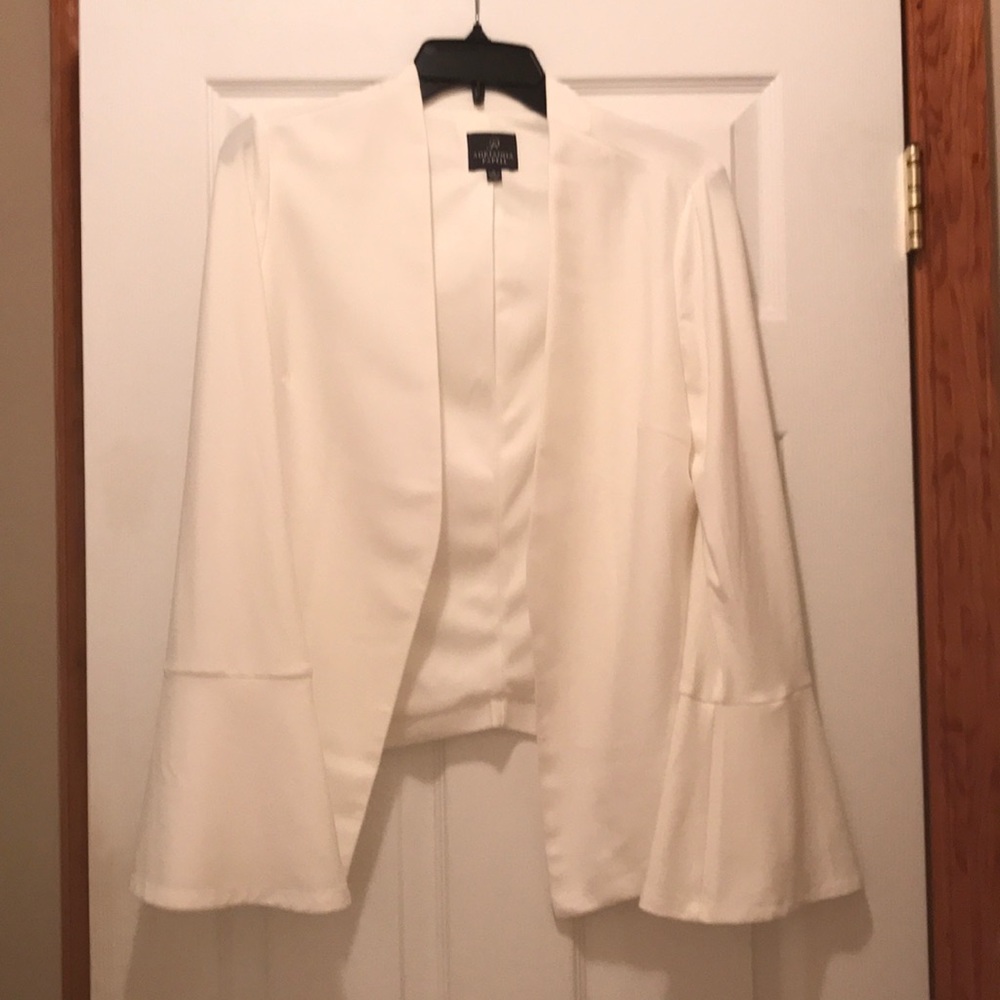 white bell sleeved jacket